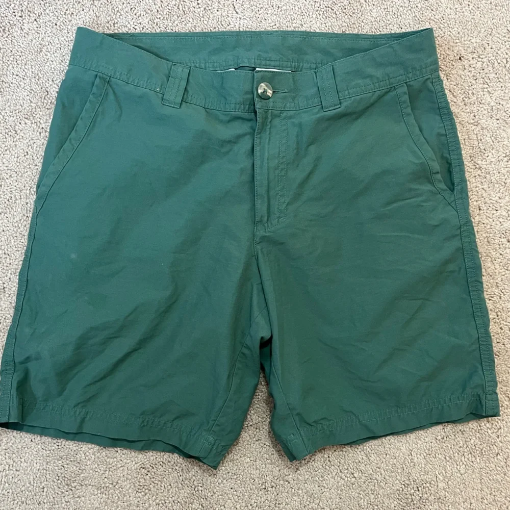Columbia Men’s Green Flat Front Washed Out Casual Shorts Size 30